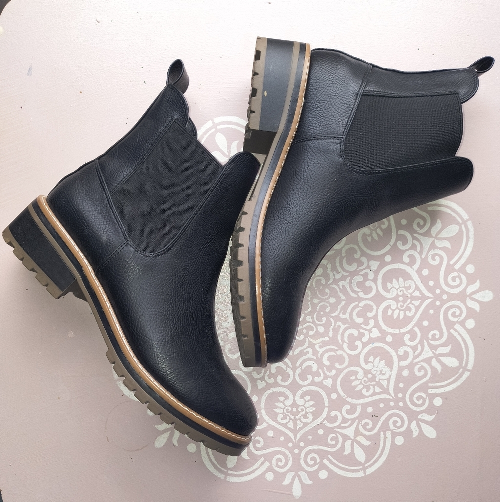 Kensie Black Khai Chelsea Boots with Tan Welt